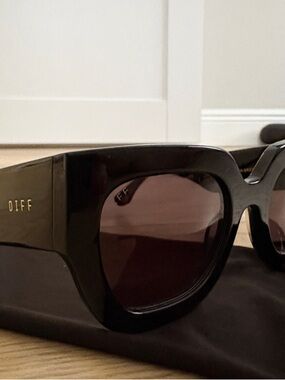 DIFF Eyewear Black Oversized Sunglasses